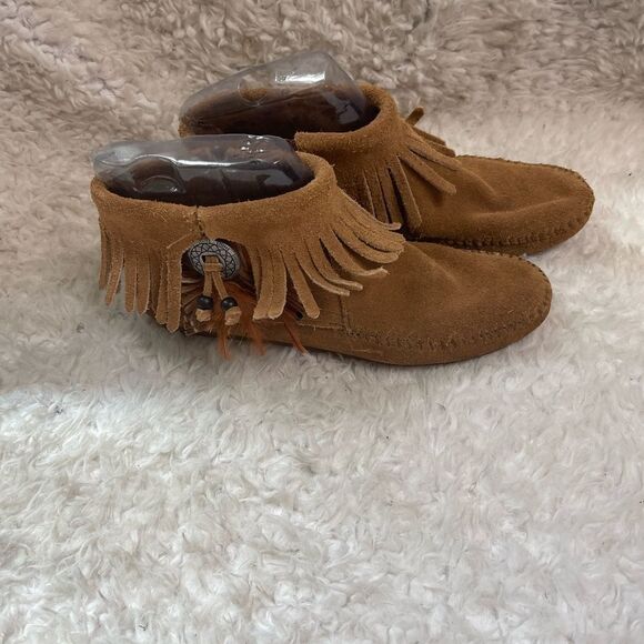 Minnetonka Boots Concho Moccasins Ankle Booties  Tan Leather suede SZ7 - Picture 1 of 9